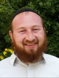 Bark Vs. Bite: Differentiating between non-violent and violent radicals on social media